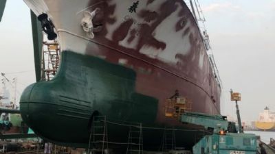【造船廠輪船翻修整新作業】