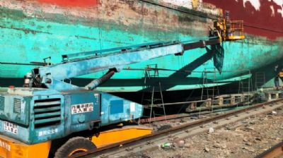 【造船廠輪船翻修整新作業】