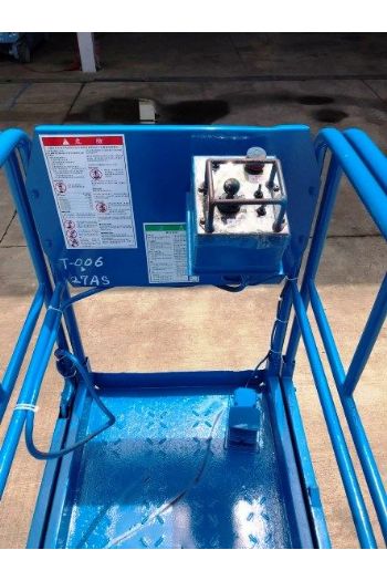 6m剪刀輪胎平台高空車