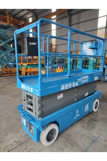 8m剪刀輪胎平台高空車