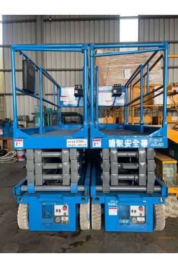 8m剪刀輪胎平台高空車