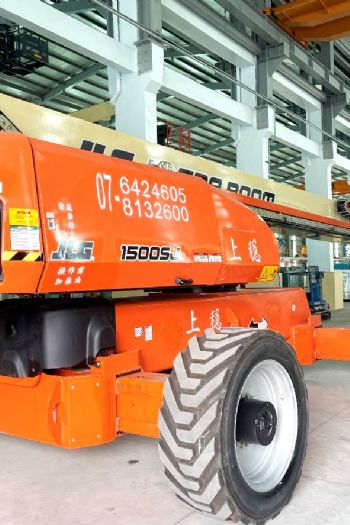 48m直臂輪胎高空作業車