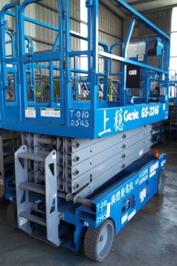 10m剪刀輪胎平台高空車