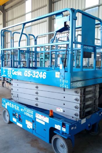 10m剪刀輪胎平台高空車