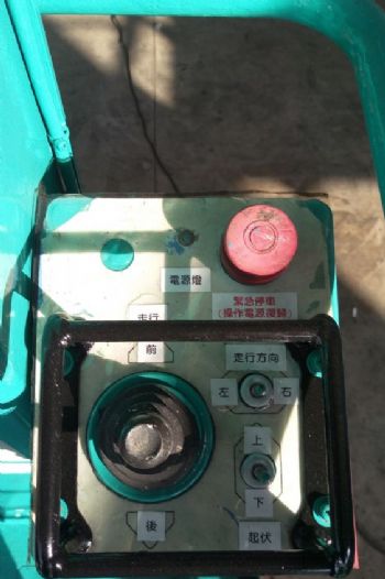 3.8M電動直立輪胎平台高空車