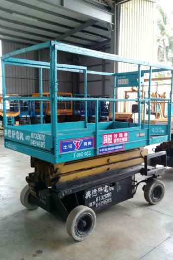 6M剪刀輪胎平台高空車