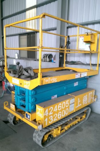 7m剪刀履帶平台高空車