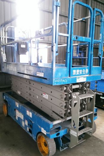 6M剪刀輪胎平台高空車