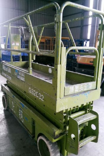 6M剪刀輪胎平台高空車