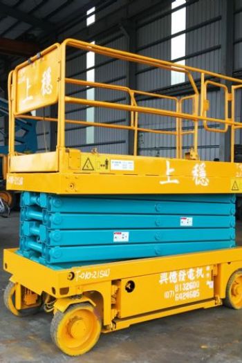 10m剪刀輪胎平台高空車