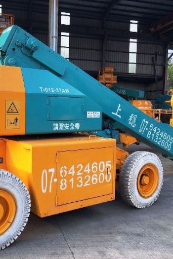 12m直臂輪胎高空作業車