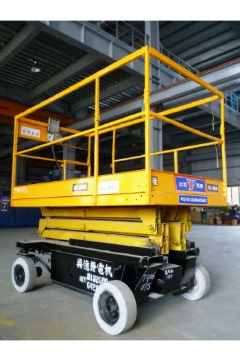 6M剪刀輪胎平台高空車