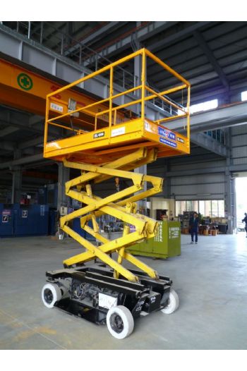6M剪刀輪胎平台高空車