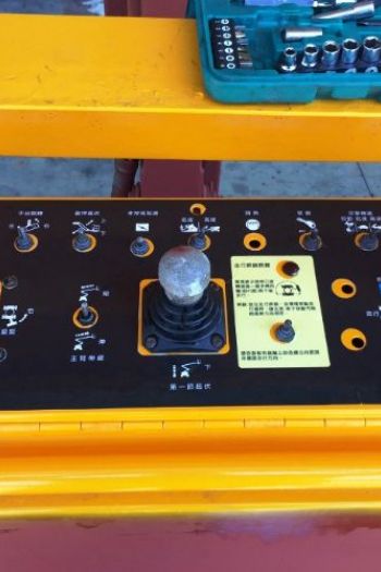 18m屈臂輪胎高空作業車